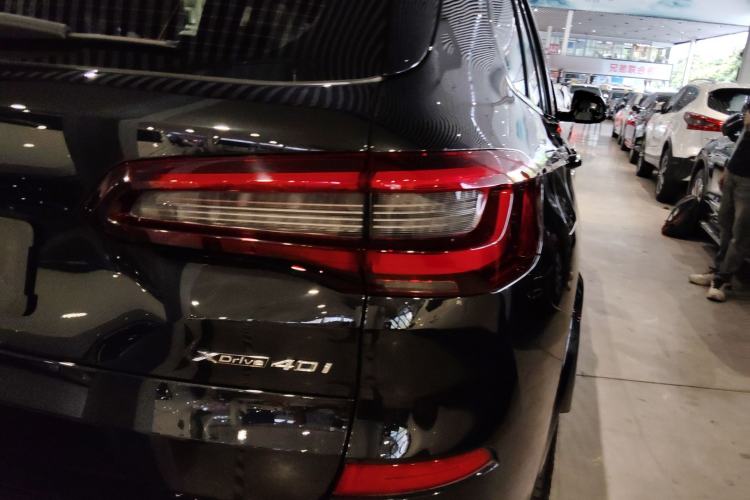 Used BMW X5 2021 xDrive40i Luxury Model with M Sport Package Right Rear Taillight