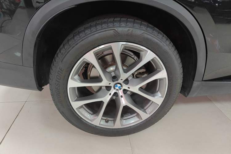Used BMW X5 2021 xDrive30i X Design Package Right Rear Wheel Hub