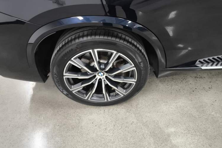 Used BMW X5 2021 Restyled xDrive40i M Sport Package Right Rear Wheel Hub