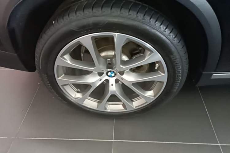 Used BMW X5 2021 xDrive30i X Design Package Right Rear Wheel Hub
