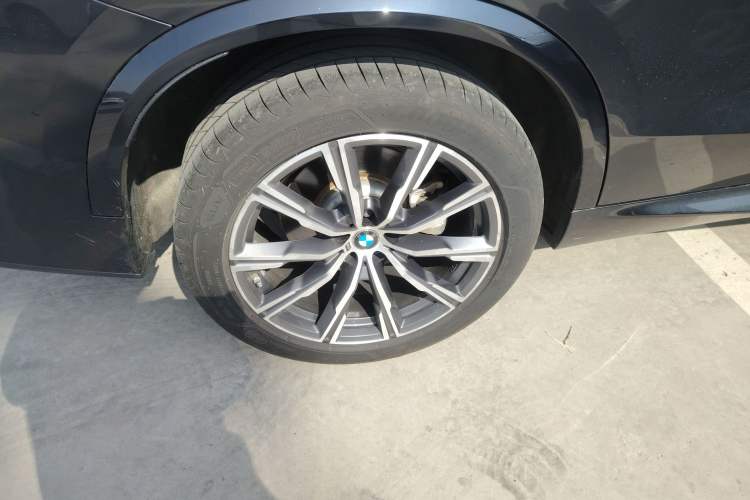 Used BMW X5 2021 xDrive40i M Sport Package Right Rear Wheel Hub