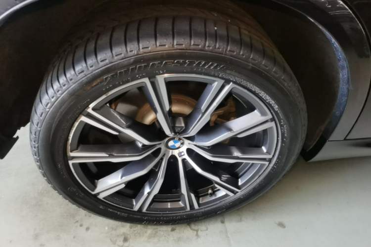Used BMW X5 2021 xDrive40i M Sport Package Right Rear Wheel Hub