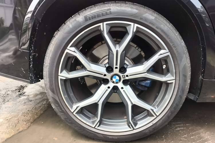 Used BMW X5 2021 xDrive40i Luxury Model with M Sport Package Right Rear Wheel Hub