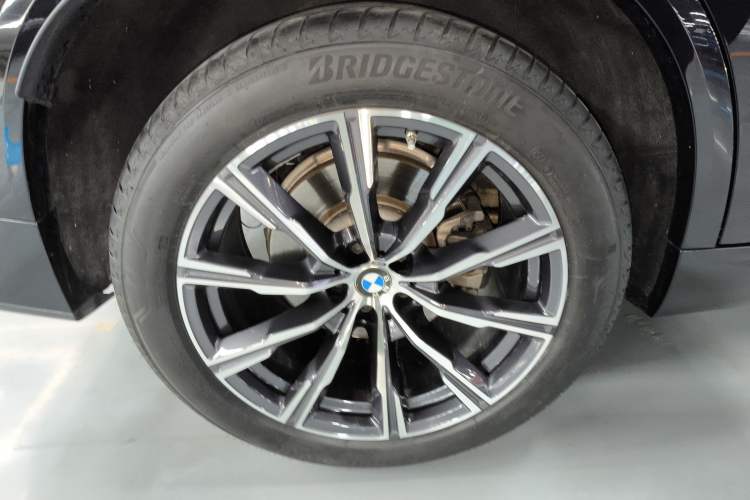 Used BMW X5 2021 Restyled xDrive40i M Sport Package Right Rear Wheel Hub