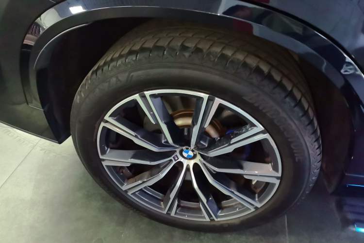 Used BMW X5 2021 xDrive40i M Sport Package Right Rear Wheel Hub