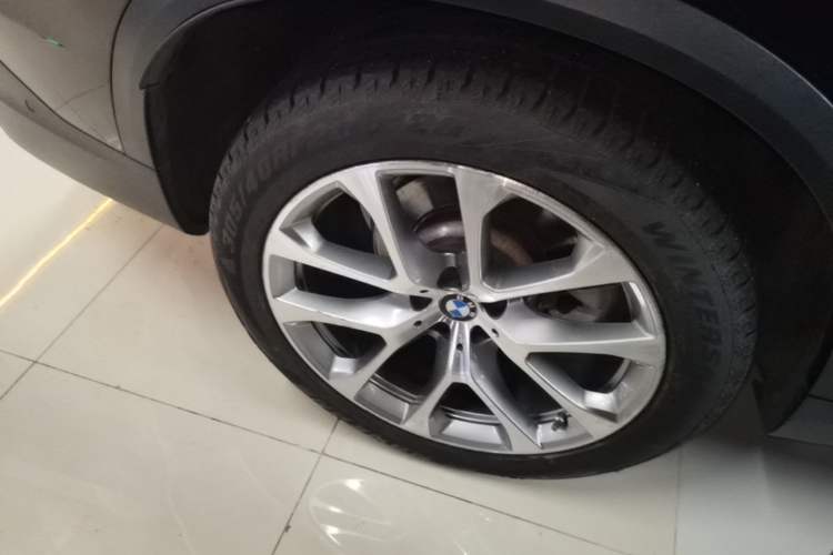 Used BMW X5 2021 xDrive30i X Design Package Right Rear Wheel Hub