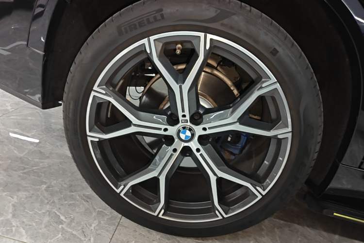 Used BMW X5 2021 Restyled xDrive40i Luxury Version M Sport Package Right Rear Wheel Hub