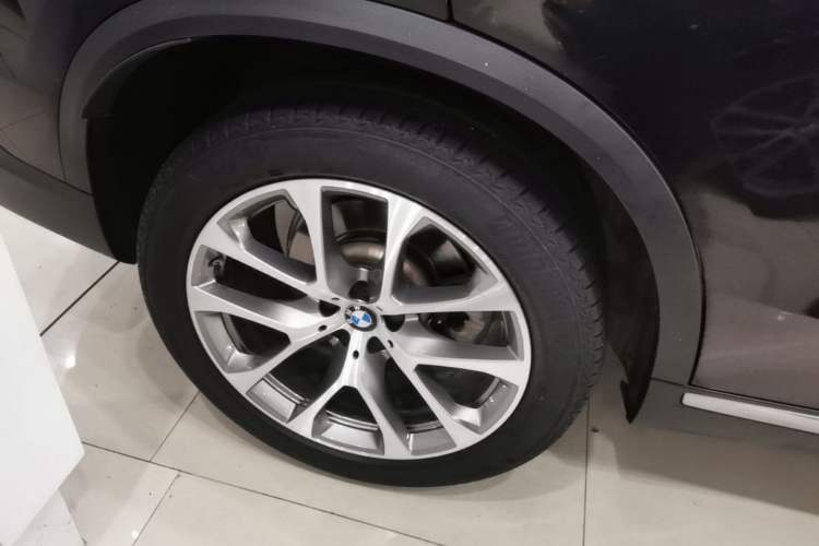 Used BMW X5 2021 xDrive30i X Design Package Right Rear Wheel Hub