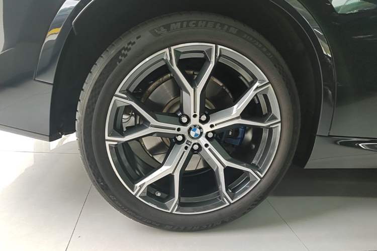 Used BMW X5 2021 Restyled xDrive40i Luxury Version M Sport Package Right Rear Wheel Hub