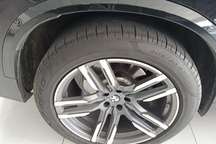 Used BMW X5 2021 Restyled xDrive40i M Sport Package Right Rear Wheel Hub