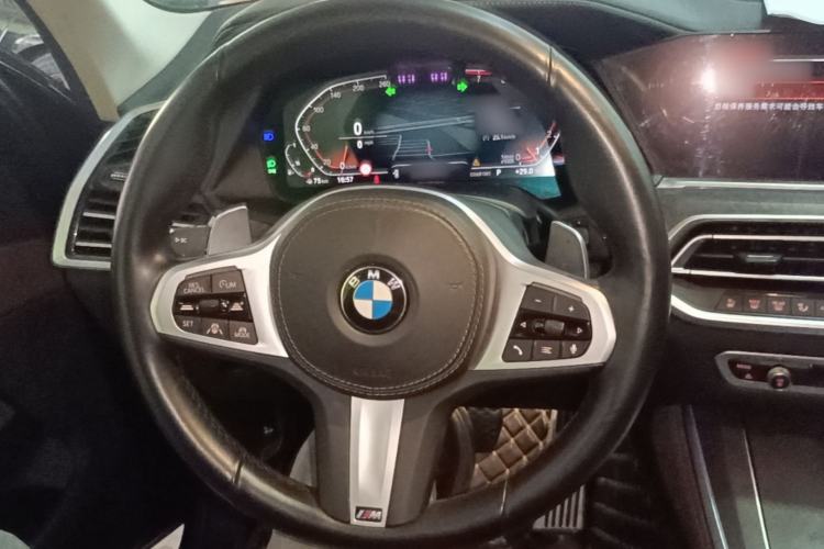 Used BMW X5 2021 xDrive40i Luxury Model with M Sport Package Steering Wheel