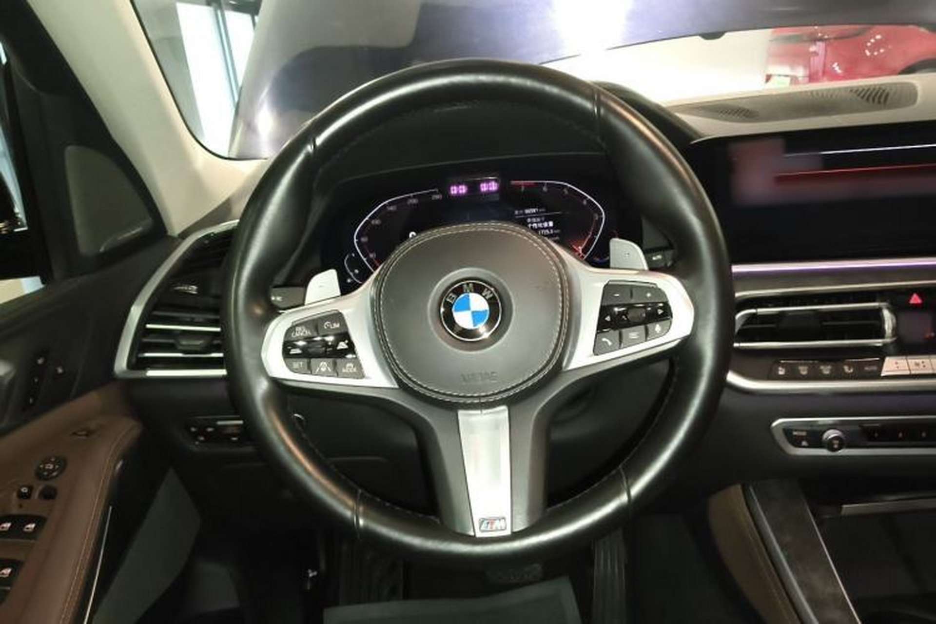 Used BMW X5 2021 xDrive40i Luxury Model with M Sport Package Steering Wheel