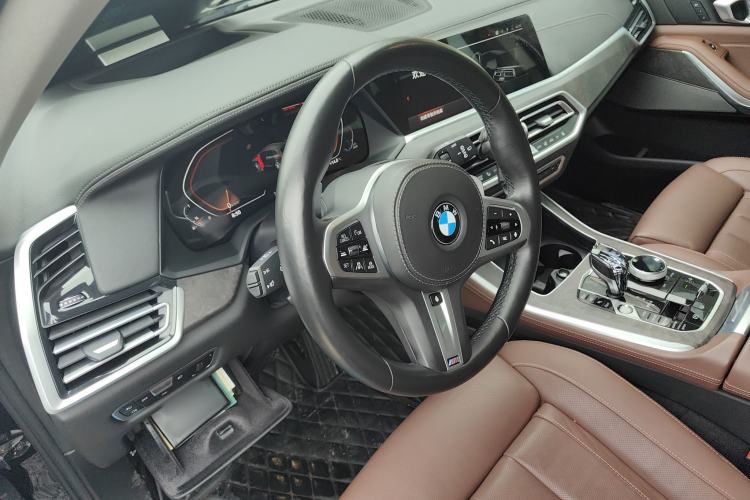 Used BMW X5 2021 xDrive40i Luxury Model with M Sport Package Steering Wheel