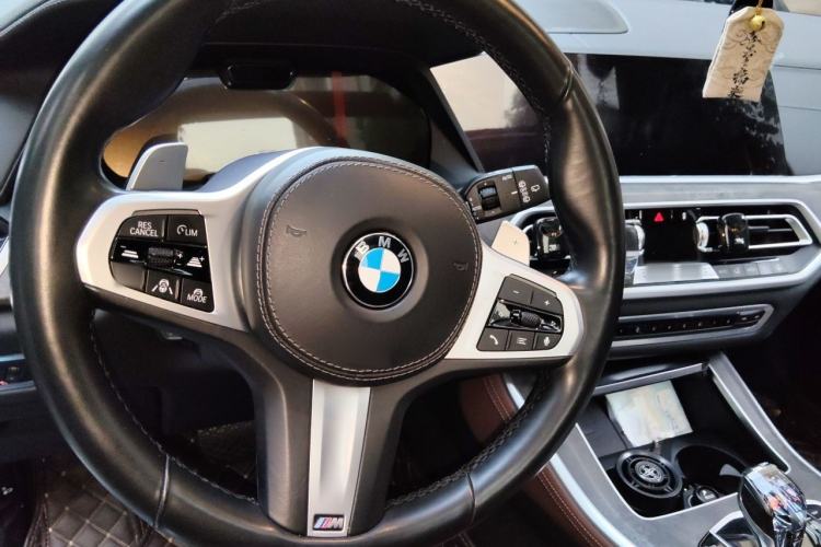 Used BMW X5 2021 xDrive40i Luxury Model with M Sport Package Steering Wheel