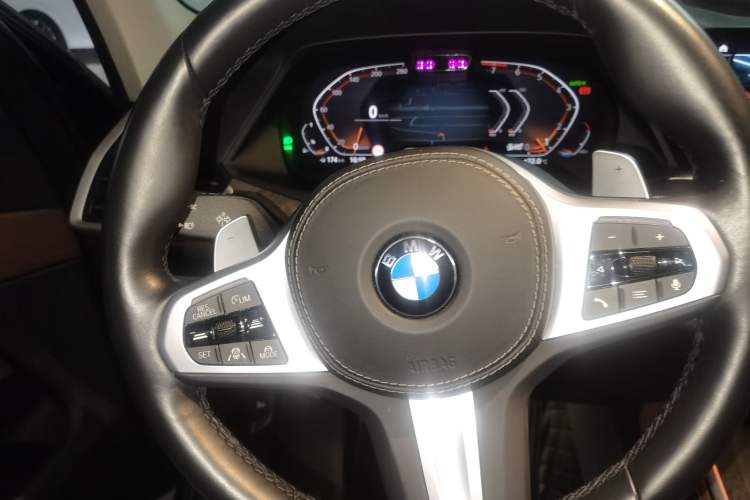 Used BMW X5 2021 xDrive40i Luxury Model with M Sport Package Steering Wheel