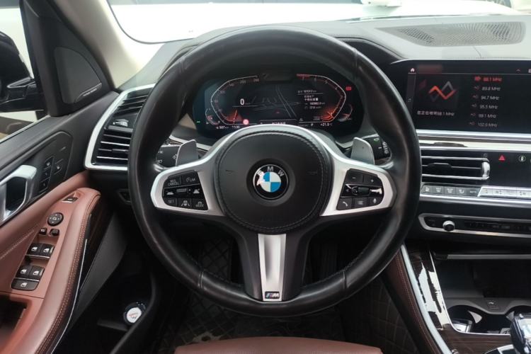 Used BMW X5 2021 xDrive40i Luxury Model with M Sport Package Steering Wheel