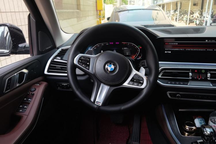 Used BMW X5 2021 xDrive40i Luxury Model with M Sport Package Steering Wheel