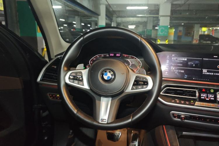 Used BMW X5 2021 xDrive40i Luxury Model with M Sport Package Steering Wheel