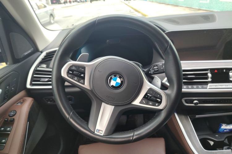 Used BMW X5 2021 xDrive40i Luxury Model with M Sport Package Steering Wheel