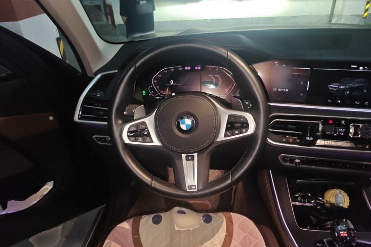 Used BMW X5 2021 xDrive40i Luxury Model with M Sport Package Steering Wheel