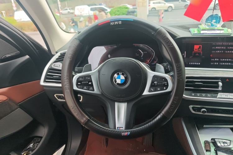 Used BMW X5 2021 xDrive40i Luxury Model with M Sport Package Steering Wheel
