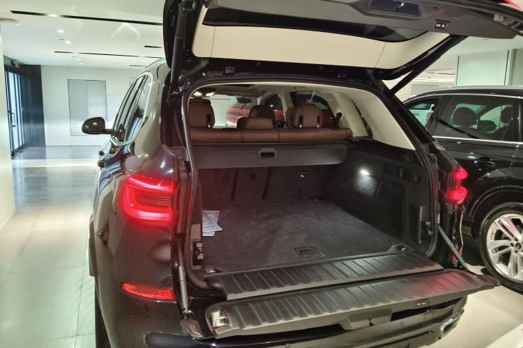 Used BMW X5 2021 xDrive40i Luxury Model with M Sport Package Trunk