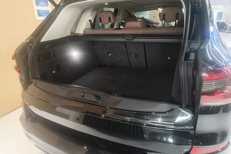 Used BMW X5 2021 xDrive40i M Sport Package Trunk