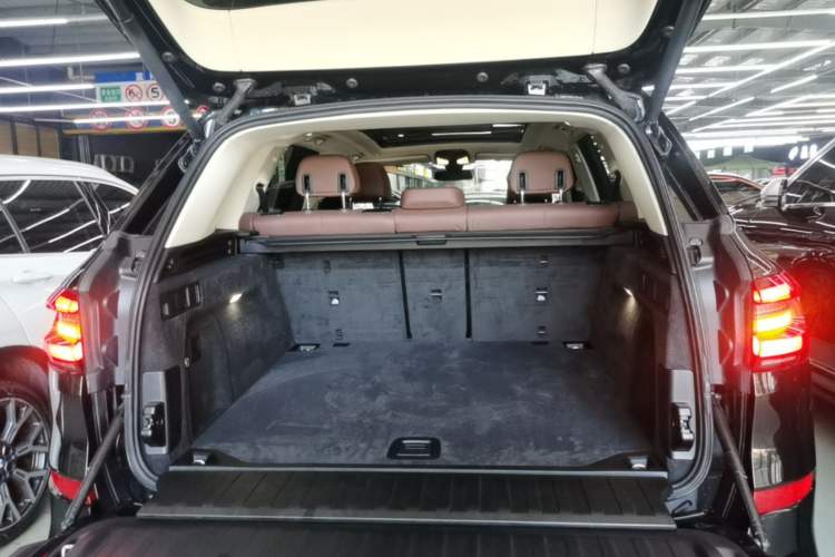 Used BMW X5 2021 xDrive40i M Sport Package Trunk