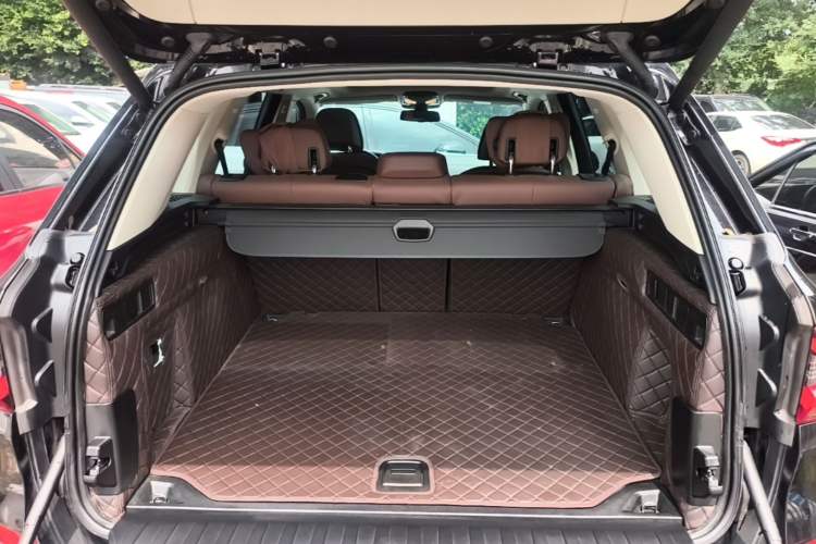 Used BMW X5 2021 xDrive40i Luxury Model with M Sport Package Trunk