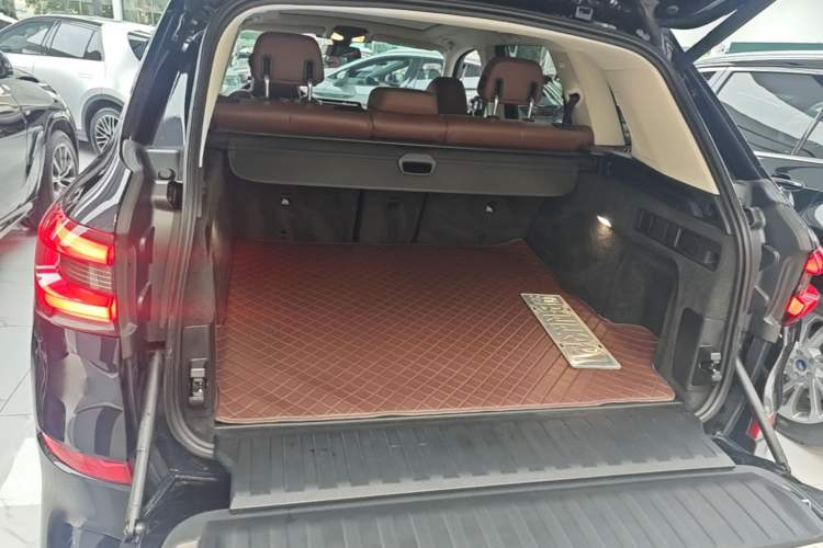 Used BMW X5 2021 xDrive40i M Sport Package Trunk