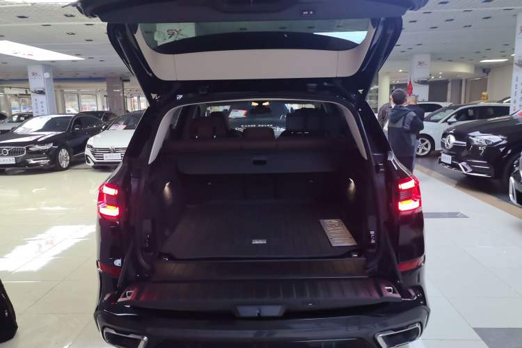 Used BMW X5 2021 xDrive40i M Sport Package Trunk