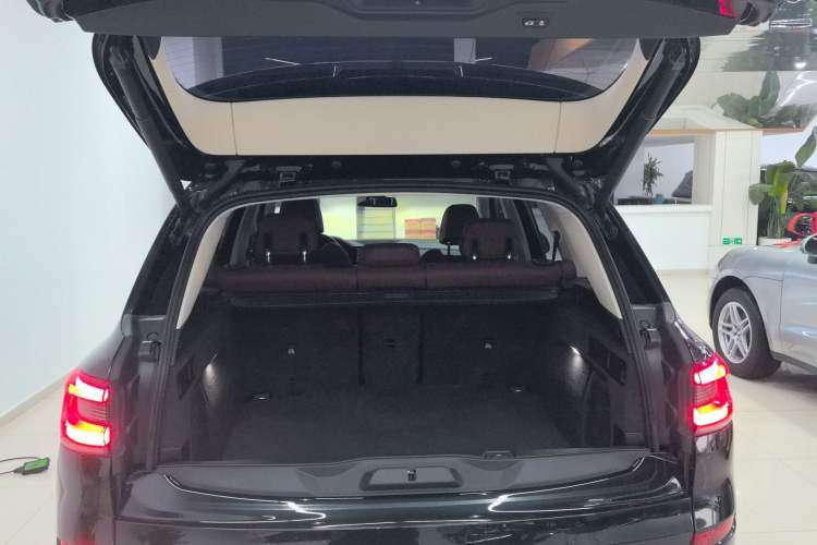 Used BMW X5 2021 xDrive40i M Sport Package Trunk