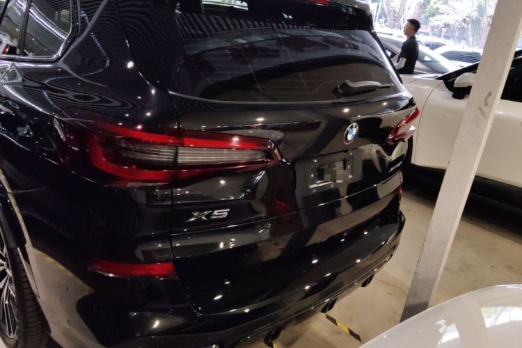 Used BMW X5 2021 xDrive40i Luxury Model with M Sport Package Trunk