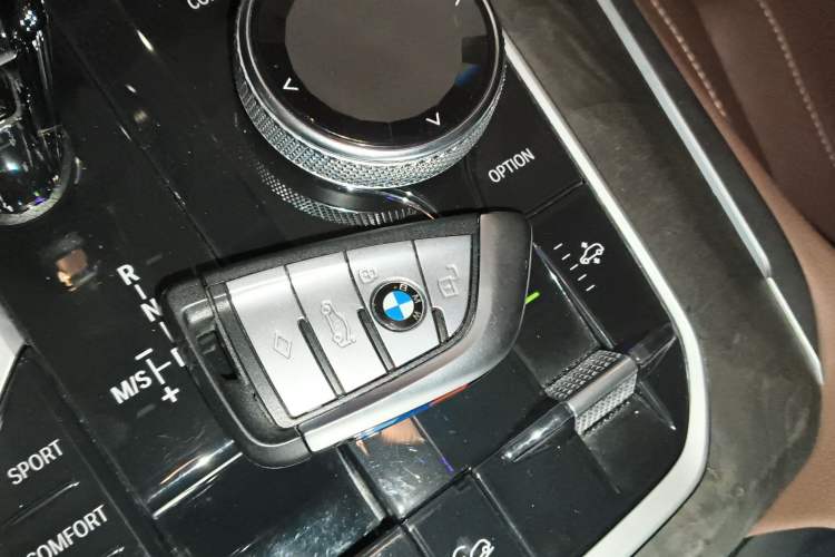 Used BMW X5 2021 xDrive40i Luxury Model with M Sport Package Vehicle Key