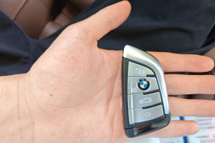 Used BMW X5 2021 xDrive40i Luxury Model with M Sport Package Vehicle Key