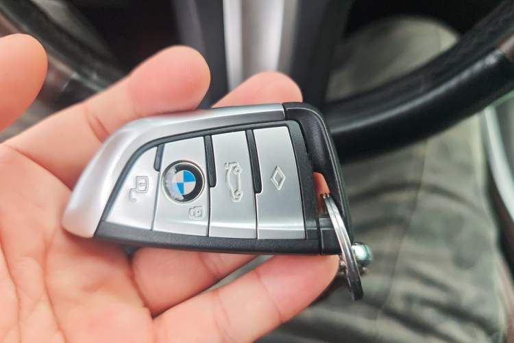Used BMW X5 2021 xDrive40i Luxury Model with M Sport Package Vehicle Key