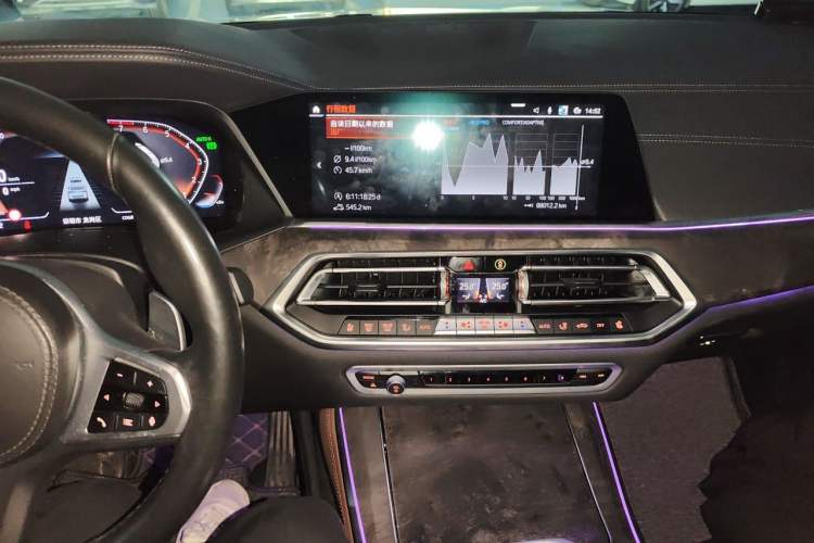 Used BMW X5 2021 xDrive40i Luxury Model with M Sport Package Audio And AC Panel