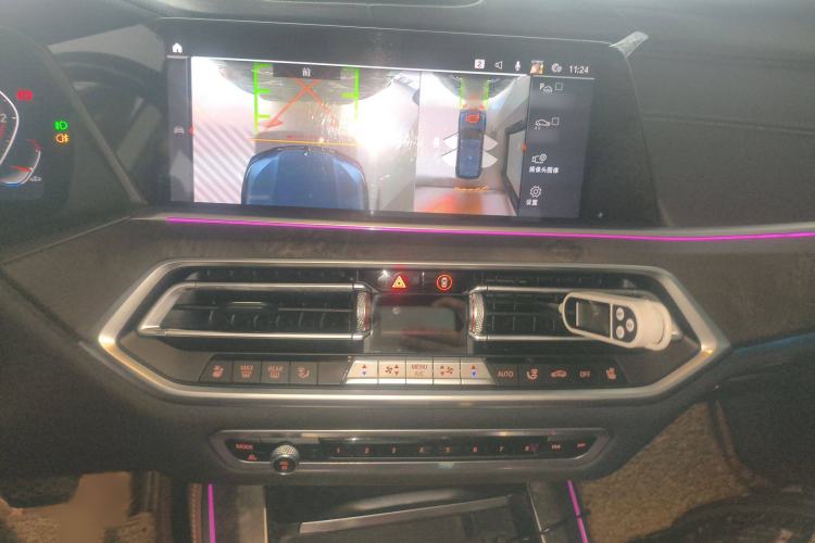 Used BMW X5 2021 xDrive40i Luxury Model with M Sport Package Audio And AC Panel