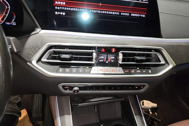 Used BMW X5 2021 xDrive40i Luxury Model with M Sport Package Audio And AC Panel