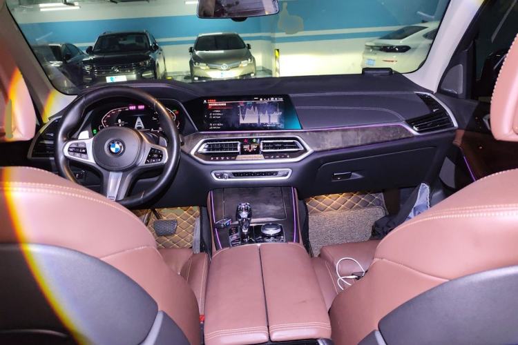 Used BMW X5 2021 xDrive40i Luxury Model with M Sport Package Center Console