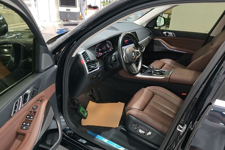 Used BMW X5 2021 xDrive40i Luxury Model with M Sport Package Driver Seat