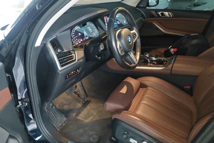 Used BMW X5 2021 xDrive40i Luxury Model with M Sport Package Driver Seat