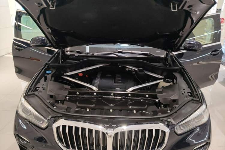 Used BMW X5 2021 xDrive40i Luxury Model with M Sport Package Engine Bay