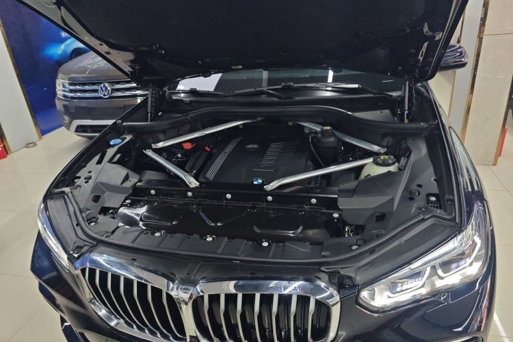 Used BMW X5 2021 Restyled xDrive40i Luxury Version M Sport Package Engine Bay