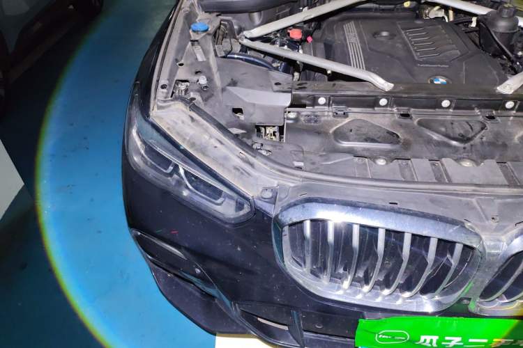 Used BMW X5 2021 xDrive40i Luxury Model with M Sport Package Engine Bay Right