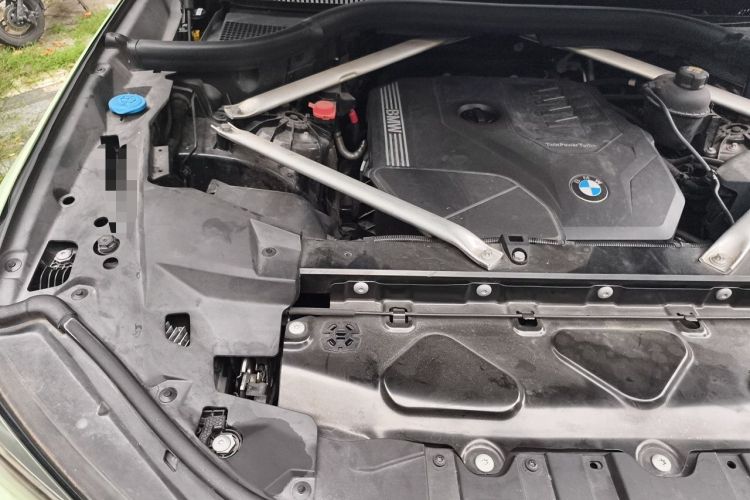 Used BMW X5 2021 xDrive30i M Sport Package Engine Bay Right