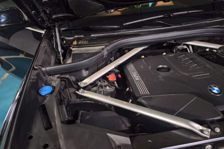 Used BMW X5 2021 xDrive30i M Sport Package Engine Bay Right