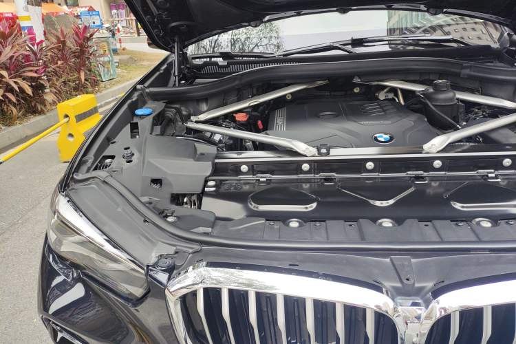 Used BMW X5 2021 xDrive30i M Sport Package Engine Bay Right