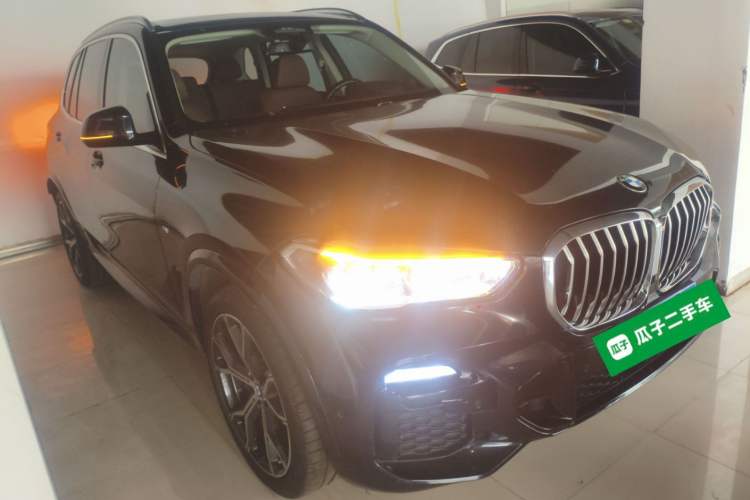 Used BMW X5 2021 xDrive40i Luxury Model with M Sport Package Exterior 2
