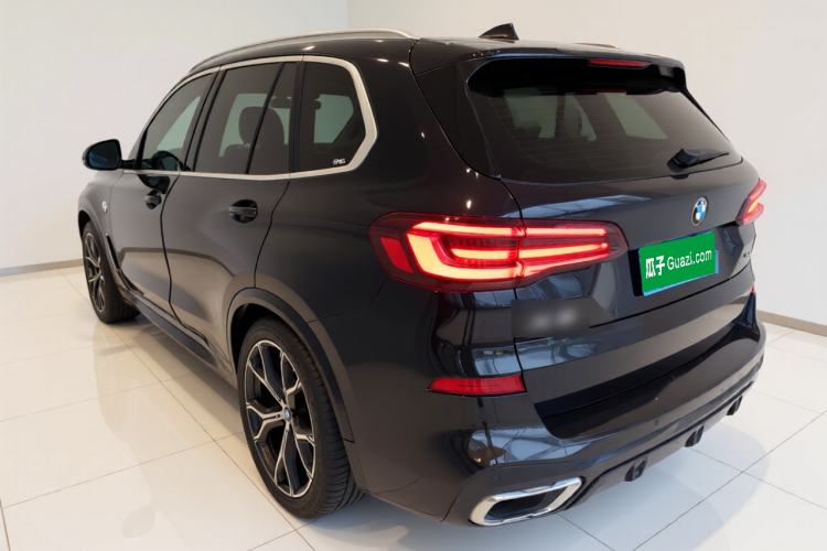 Used BMW X5 2021 xDrive40i Luxury Model with M Sport Package Exterior 2